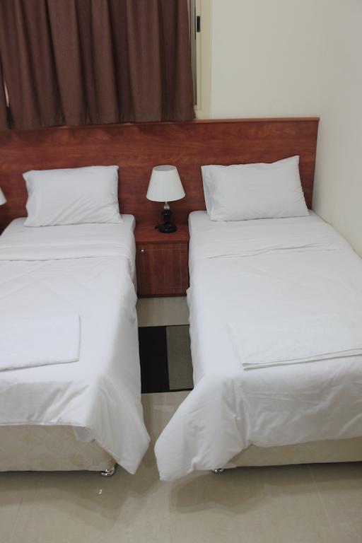 Africana Hotel Dubai Buitenkant foto